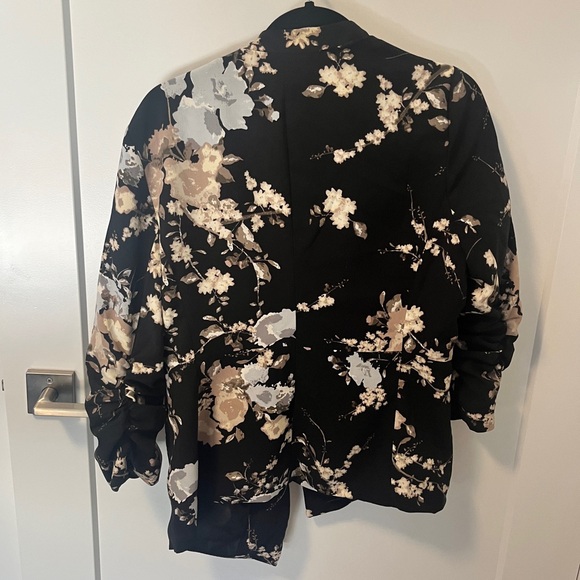 Jules and Leopold Floral Blazer - Picture 2 of 3